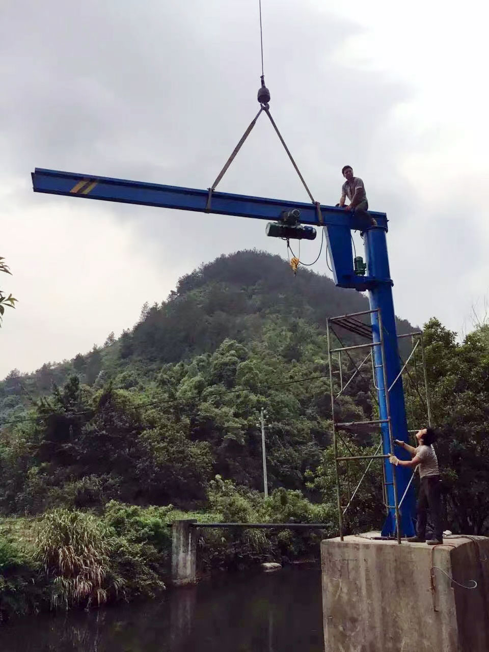 旋臂起重機
